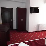 Queen Mary 3* 康斯坦察