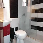 Queen Mary 招待所 3*