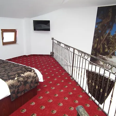 Queen Mary 3* 康斯坦察