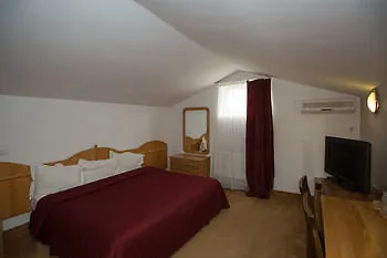 Queen Mary Pensiune 3*